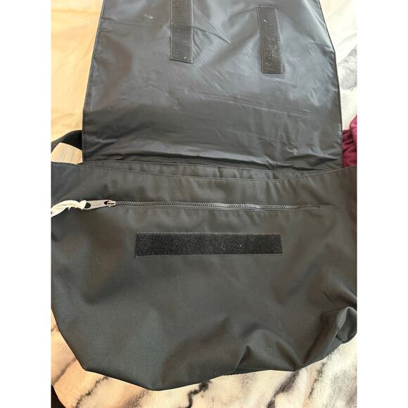 Large Converse Messenger Bag - Picture 2 of 10